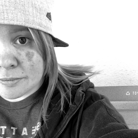 Meet your Posher, Ashlee - Picture 1 of 1